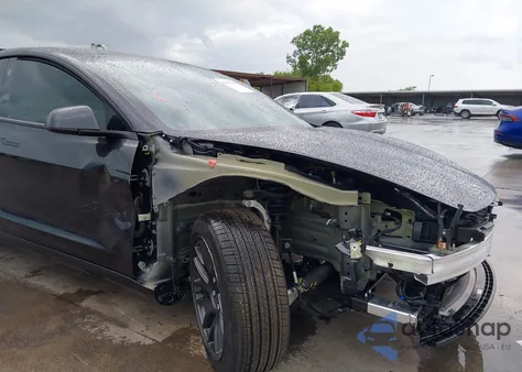 2025 Tesla Model 3 Long Range Rear-Wheel Drive z USA, uszkodzony, nr VIN 5YJ3E1EA2SF913370